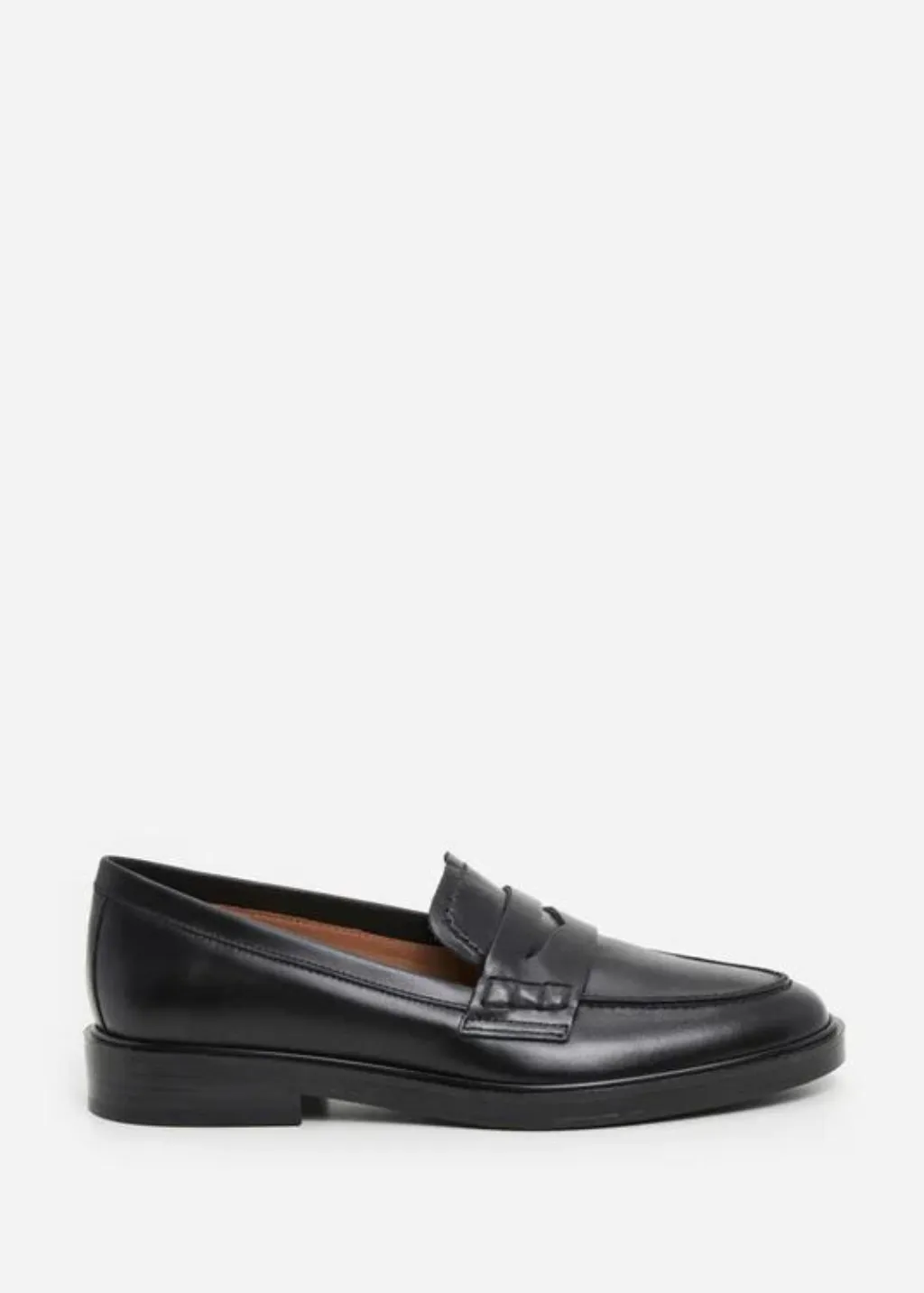 Flattered Sara Loafer in Black