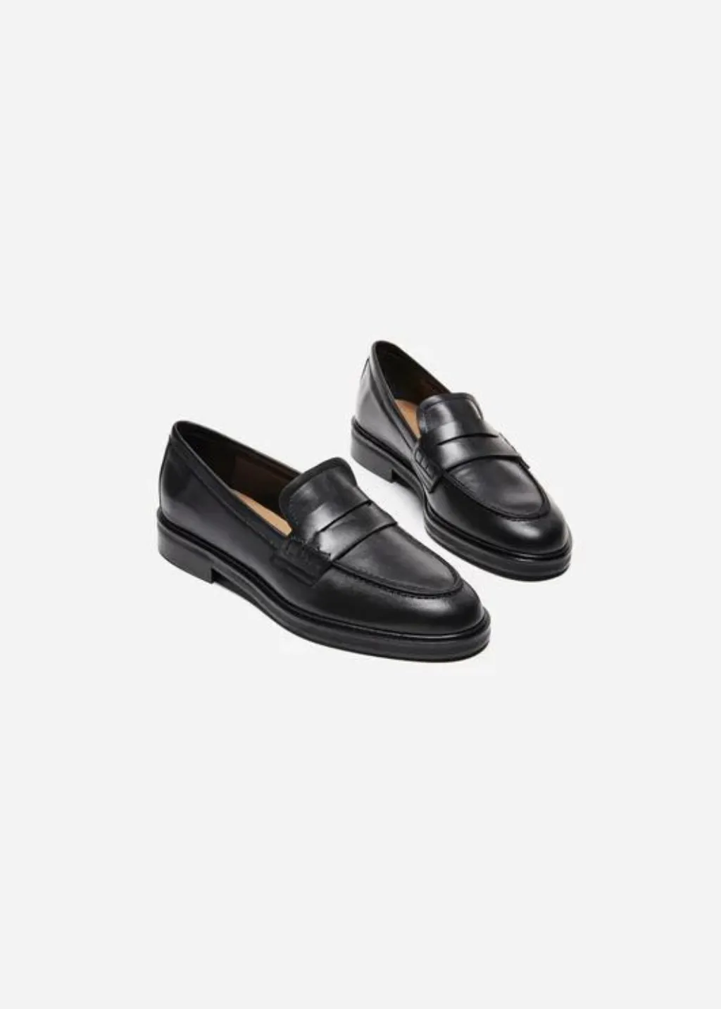 Flattered Sara Loafer in Black